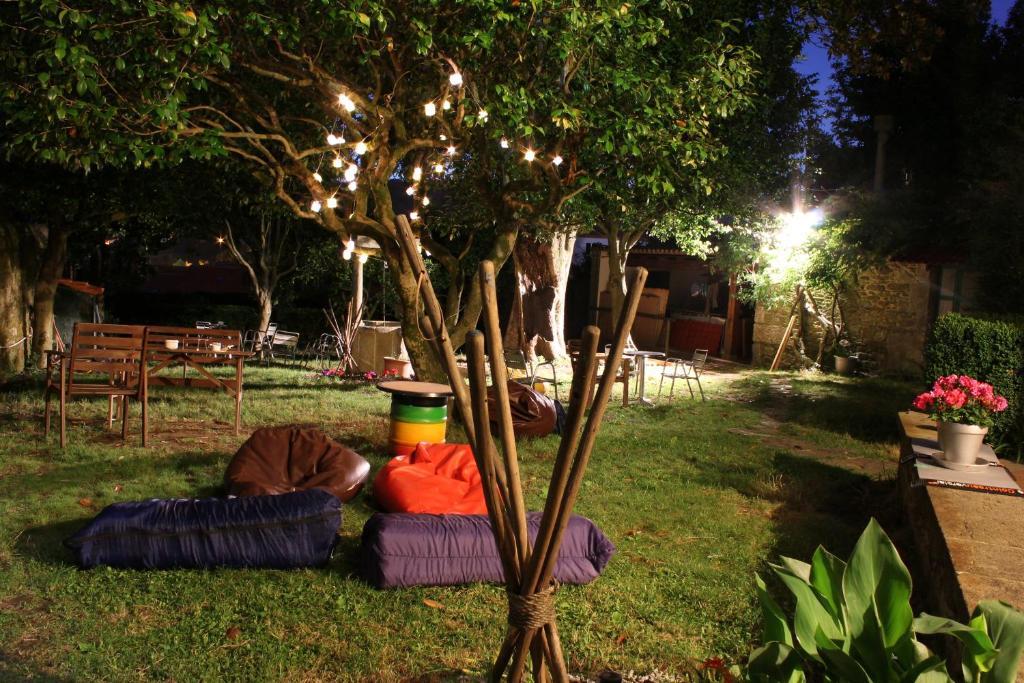 Albergue Roots & Boots ซานติอาโก เด กอมโปสเตลา ภายนอก รูปภาพ