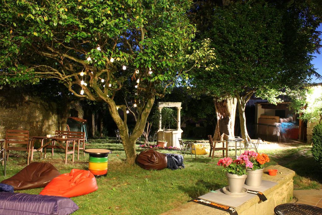 Albergue Roots & Boots ซานติอาโก เด กอมโปสเตลา ภายนอก รูปภาพ